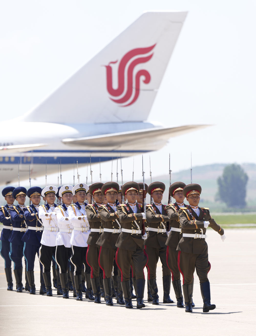 Xi Jinping Begins State Visit to North Korea