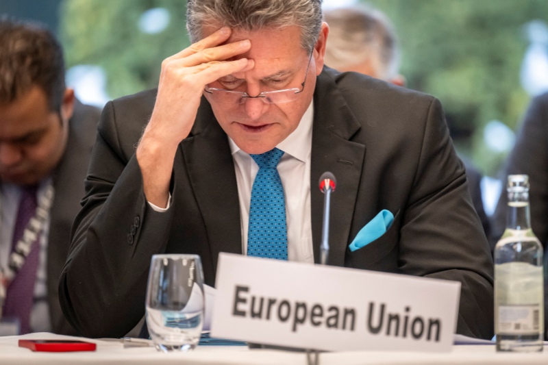 EU Moves to Draft Trade Agreements in English, Sparking Resistance