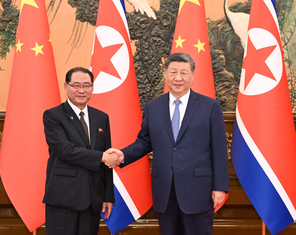 Xi Meets with Pak Tae-seong: Commemorating 65th Anniversary of China-North Korea Treaty