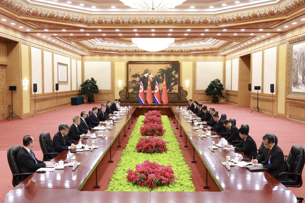 Xi Meets with Pak Tae-seong: Commemorating 65th Anniversary of China-North Korea Treaty
