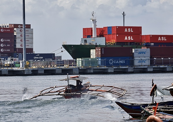 Philippines President Seeks Economic Benefits Amid Tensions with China