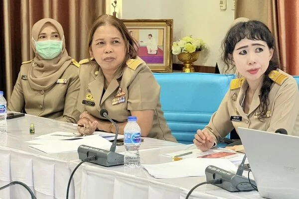 Thai Council Officials Makeup Sparks Online Debate