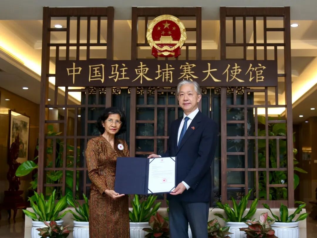 Cambodian Red Cross Donates $100,000 to Support Chinas Flood Relief
