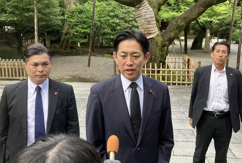 Japanese Politicians Visit Yasukuni Shrine Despite Criticism