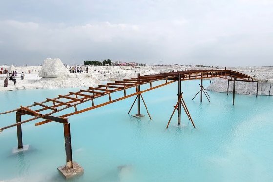 Tourist Attraction in India Raises Health Concerns