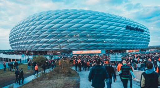 Sydney Marathon Medals Feature Munich Stadium Instead of Iconic Landmark