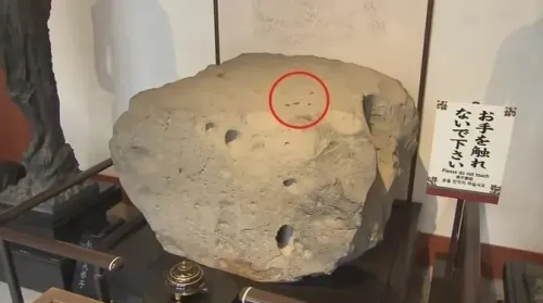 Taiwanese Artist Arrested for Spraying Oil on Buddha Foot Stone