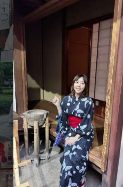 Taiwanese Artist Arrested for Spraying Oil on Buddha Foot Stone