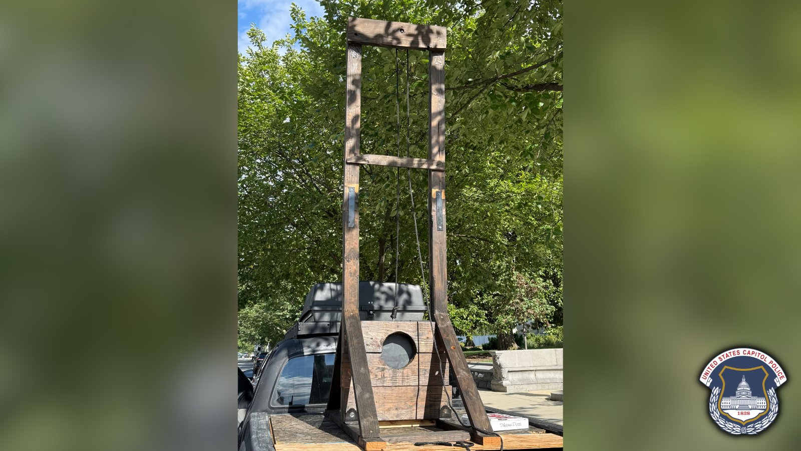 Man Arrested for Carrying Guillotine near Supreme Court