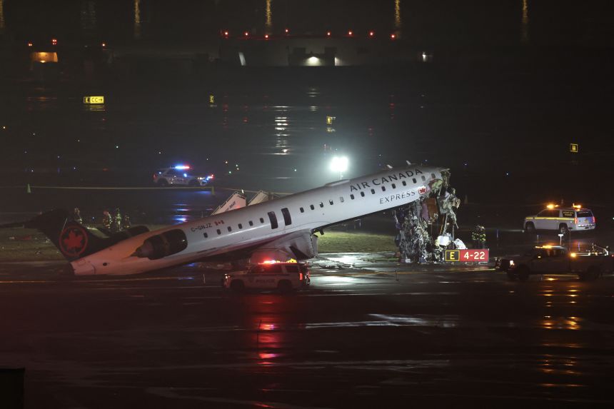 LaGuardia Airport Controllers Allegedly Left Before Crash