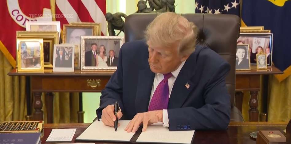 Trump Renames Lake Ontario as Lake United States