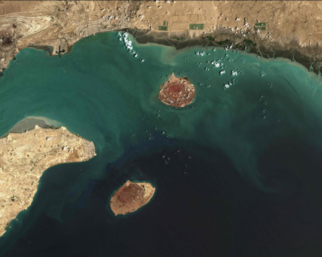 Trump Administration Considers Military Strikes Against Iran in Strait of Hormuz