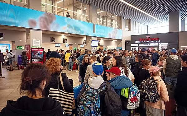 Zelenskyy Warns Airlines: Russian Airspace is Becoming Dangerous