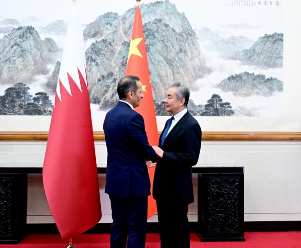 Wang Yi Meets Mohammed, Discusses Middle East Cooperation and Peace