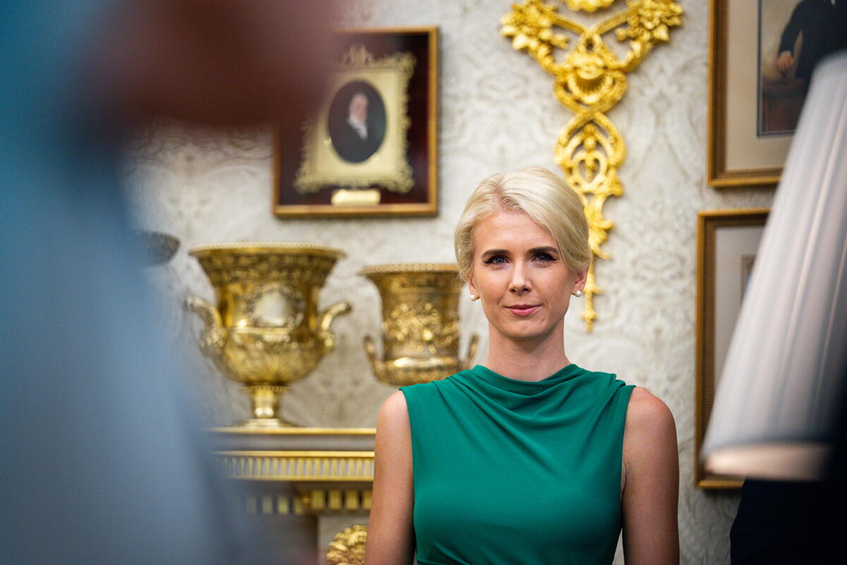 Trump Gives $45,000 Cash Gifts to White House Aides, Raising Ethics Concerns