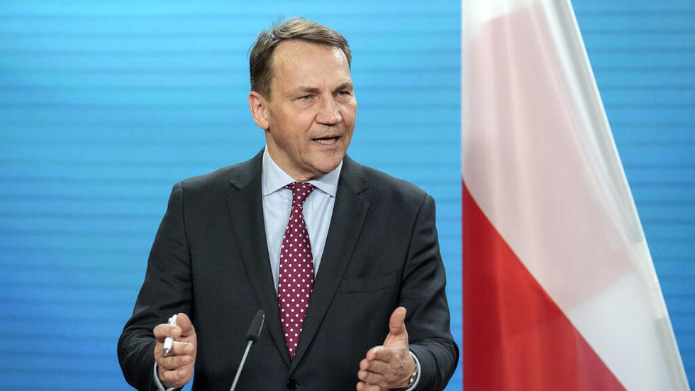 Sikorski Criticizes Proposed Trump-Named US Military Base in Poland