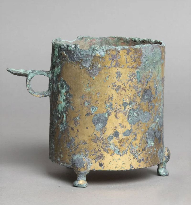 China Recovers 12 Lost Cultural Relics from UK