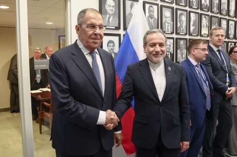 Lavrov Meets Iranian FM in New York on Regional Issues