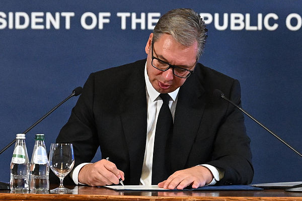 Vucic Resigns, Sets Stage for Early Elections in Serbia