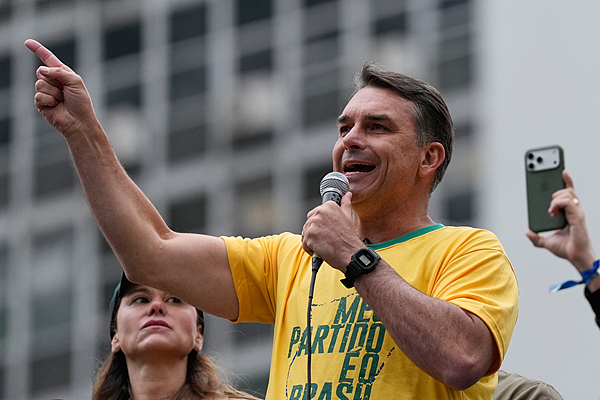 Brazils 2026 Election: Lula and Bolsonaro Face Tight Race with American Influence