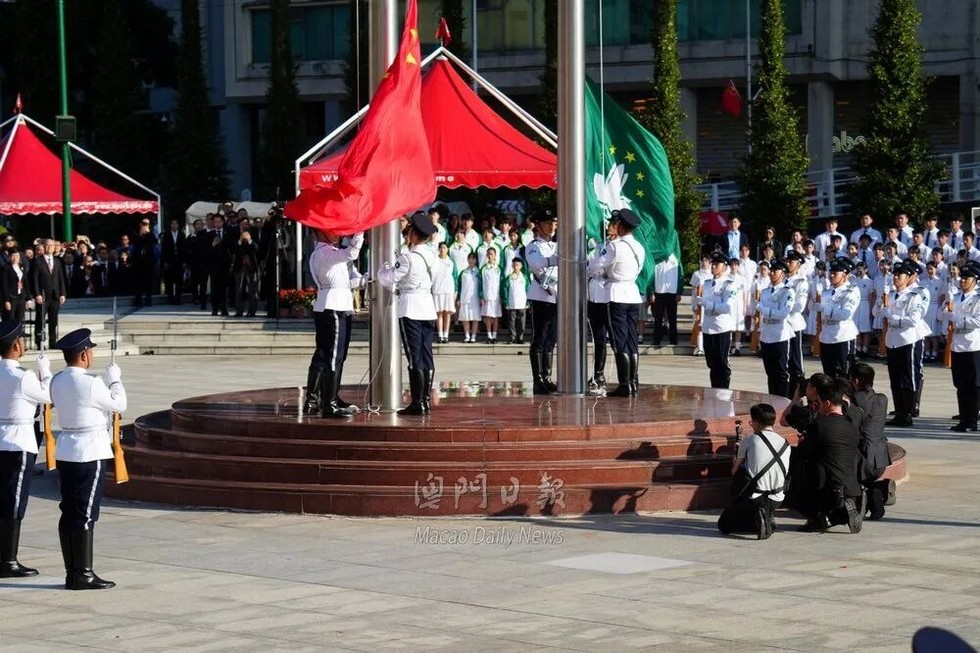 Macao Security Forces Adopt Chinese-Style Military Drills for National Day Flag-Raising Ceremony