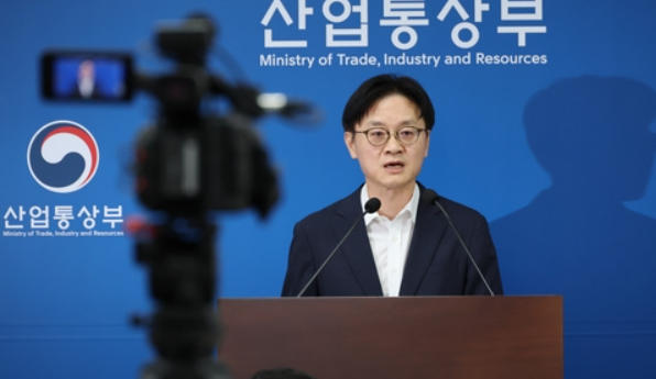 Trump Threatens Tariff Escalation Over Unfulfilled South Korean Investment in Alaska LNG Project