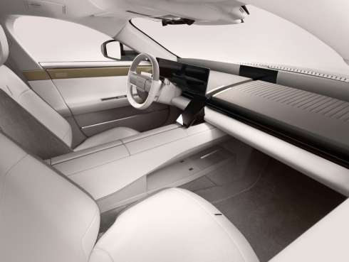 Jaguars Luxury Electric GT: A Small-Scale, High-Value Strategy Tested in America