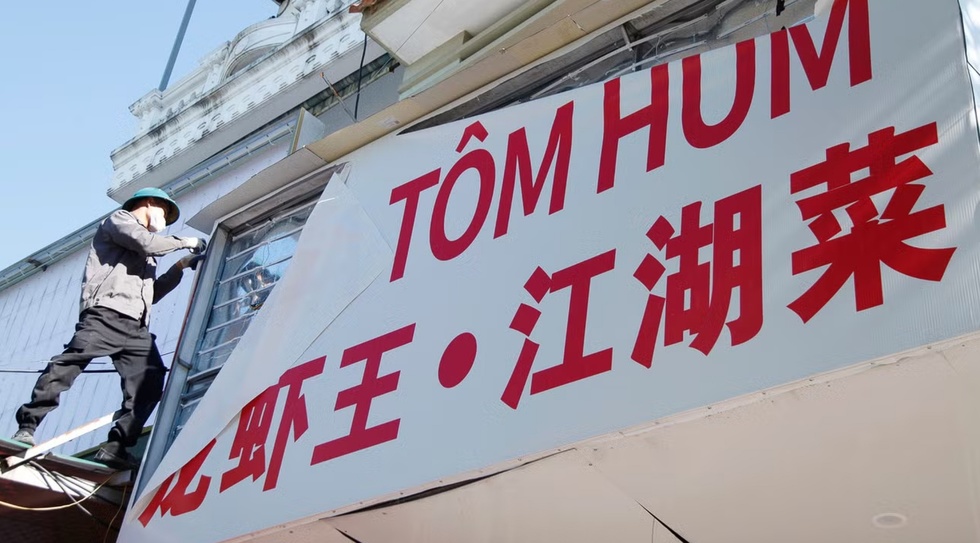 Vietnam Cracks Down on Foreign Language Signs Amid Rectification Effort