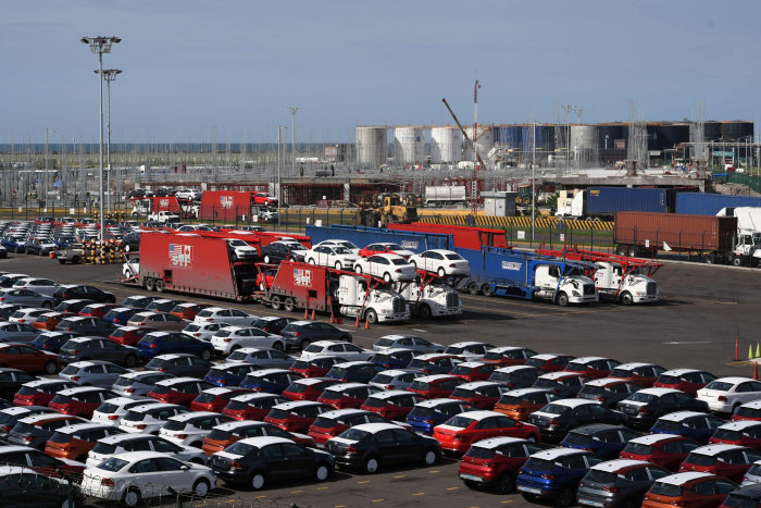 Mexicos Auto Exports Plummet Amid US Tariff Pressure