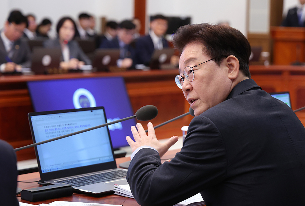 Lee Jae-myungs X Politics: A Balancing Act Between Direct Communication and Criticism