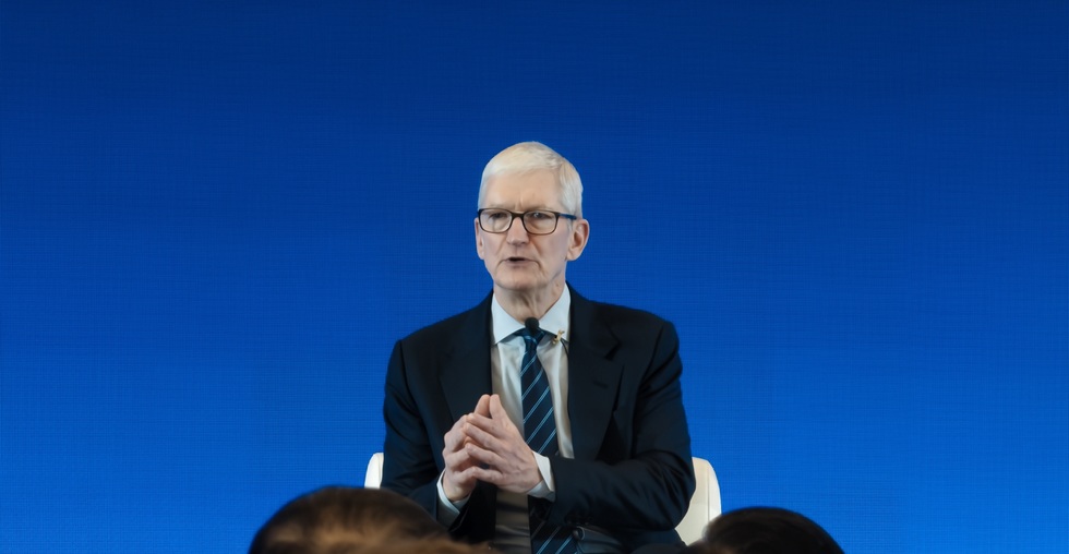 Cook Praises Chinas AI Adoption & Challenges for Education in AI Era