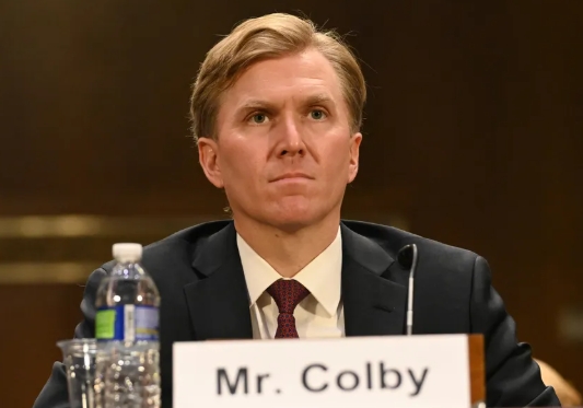 American Scholars Island Chain Strategy Sparks Controversy Over US Asia Policy
